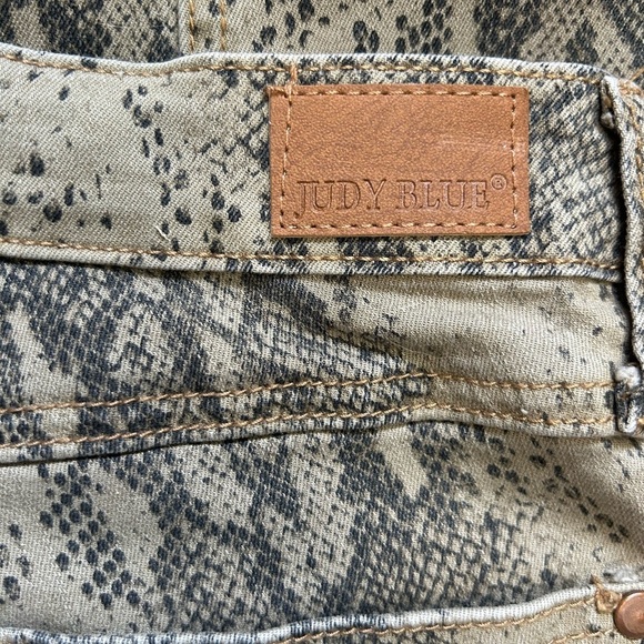 Judy Blue  Tan Gray Snakeskin Print Mid Rise Stretch  Skinny Jeans Size 7/28 - Picture 7 of 8